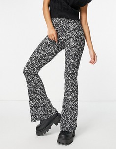 Расклешенные брюки с цветочным принтом Topshop-Черный цвет