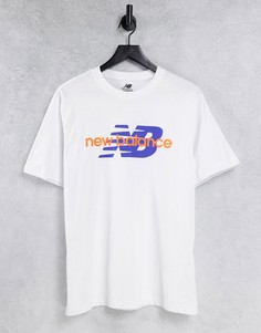 Футболка с большим логотипом белого и синего цвета New Balance – эксклюзивно для ASOS-Белый