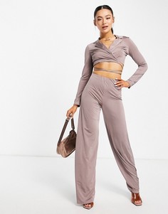 Атласные широкие брюки цвета мокко в стиле 00-х ASOS DESIGN-Коричневый цвет