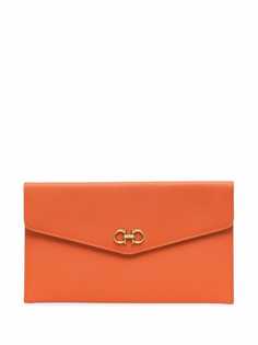 Salvatore Ferragamo клатч-конверт с декором Gancini