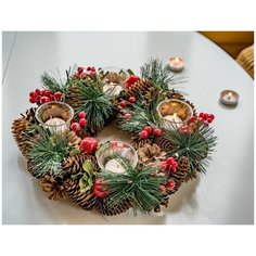 Подсвечник-венок рождественский этюд, на 4 свечи, с шишками и ягодами, 33 см, Kaemingk