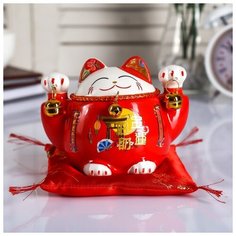 Копилка керамика "Кот манэки-нэко красный с колокольчиками" 10,5х13,5х9 см 4780314 Сима ленд