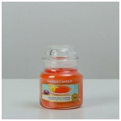 Yankee Candle Свеча ароматическая в банке Маракуйя и мартини Passion fruit Martini, 104гр, 25-45 ч