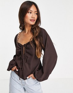 Коричневая блузка с длинными рукавами, завязкой на шее, сборками спереди и вырезом капелькой ASOS DESIGN-Коричневый цвет