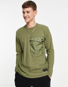 Лонгслив цвета хаки с карманом в утилитарном стиле adidas-Зеленый цвет