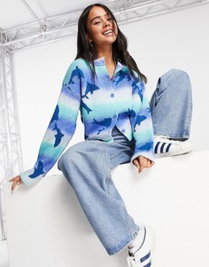Голубой кардиган полихроматической расцветки с рисунком дельфинов ASOS DESIGN