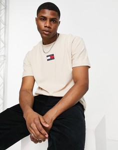 Светло-бежевая футболка с нашивкой в виде логотипа-флага в центре Tommy Jeans-Светло-бежевый цвет