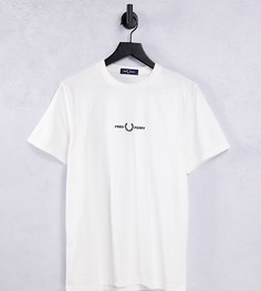 Белая футболка с вышитым логотипом Fred Perry –эксклюзивно для ASOS-Белый