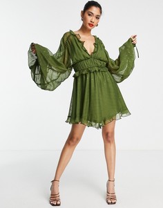 Ярусное платье мини из мягкого фактурного шифона с оборками ASOS DESIGN-Зеленый цвет