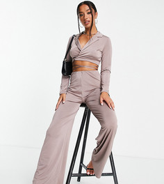Атласный трикотажный блейзер с запахом цвета мокко в стиле 00-х ASOS DESIGN Petite-Коричневый цвет