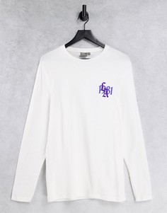 Белый облегающий лонгслив с принтом на груди ASOS DESIGN