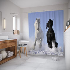 Штора для ванной JoyArty «Черная и белая лошадь» 180x200