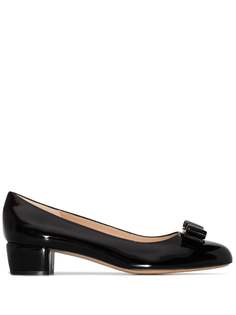 Salvatore Ferragamo лакированные туфли-лодочки Vara Bow