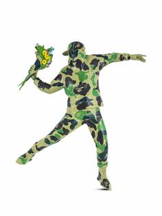 A BATHING APE® фигурка Flower Bomb из коллаборации с Brandalism