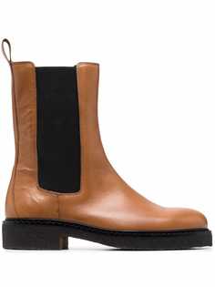 Closed tara leather boots