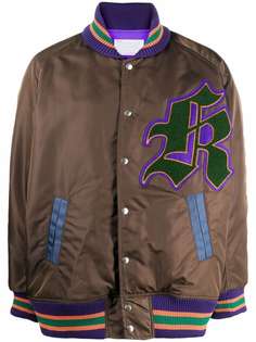 Kolor бомбер с нашивкой-логотипом