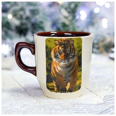 Кружка "Сумская с тигром" бело-коричневая, символ года 2022, деколь, 0.35 л, микс Керамика ручной работы