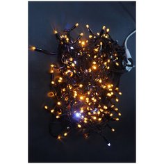 Гирлянда Айсикл-лайт (бахрома) 5х0,7 м, 220 В, шнур чёрного цвета, 250 диодов, 200 LED желтых ламп постоянного свечения China Dans International