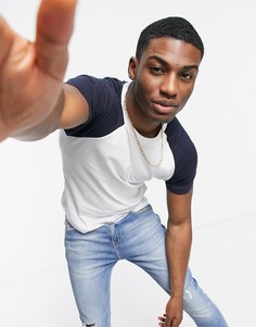 Футболка с круглым вырезом и рукавами реглан в белом и темно-синем цвете Brave Soul-Белый