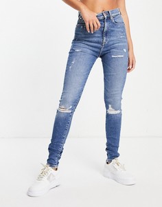 Голубые супероблегающие джинсы с рваной отделкой на коленях Tommy Jeans-Голубой