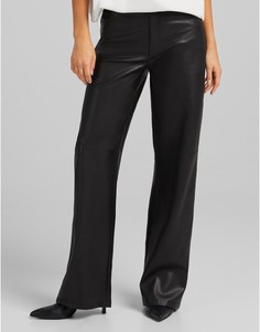Черные брюки из искусственной кожи прямого кроя Bershka-Черный цвет