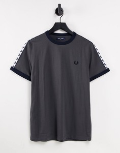 Темно-серая футболка с отделкой кантом и лентой Fred Perry-Серый