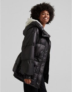 Утепленная нейлоновая куртка черного цвета в стиле oversized с капюшоном Bershka-Черный цвет