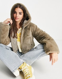 Укороченная куртка с капюшоном светлого цвета хаки из искусственного меха ASOS DESIGN-Серый