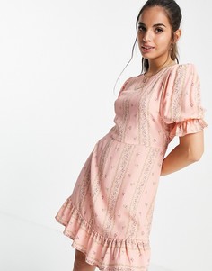 Расклешенное платье мини с оборками и цветочным принтом в полоску Miss Selfridge-Розовый цвет