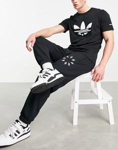 Черные джоггеры с крупным логотипом adidas Originals adicolor-Черный цвет