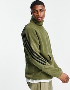 Лонгслив цвета хаки с карманом спереди и принтом трех полосок adidas-Зеленый цвет