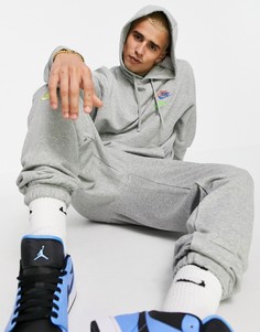 Серый худи с логотипами разных цветов Nike Essential fleece+