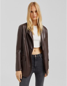 Oversized-блейзер из искусственной кожи шоколадно-коричневого цвета Bershka-Коричневый цвет
