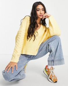 Желтый джемпер с V-образным вырезом и фактурными рукавами ASOS DESIGN