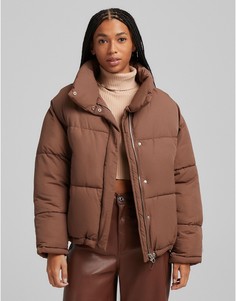 Коричневый стеганый пуховик в стиле oversized Bershka-Коричневый цвет