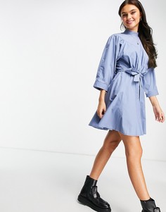 Синее платье мини из хлопкового поплина с расклешенной юбкой и поясом ASOS DESIGN-Голубой