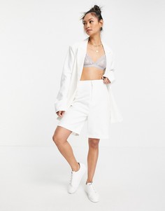 Классические удлиненные шорты белого цвета от комплекта Urban Threads-Белый