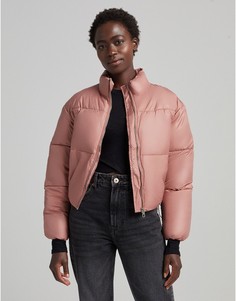 Укороченный пуховик из нейлона розового цвета Bershka-Розовый цвет