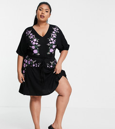 Черное платье мини из жатого материала со шнурком на талии и цветочной вышивкой ASOS DESIGN Curve-Черный цвет