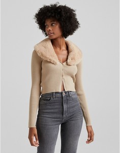 Бежевый кардиган в рубчик с отделкой искусственным мехом Bershka-Светло-бежевый цвет