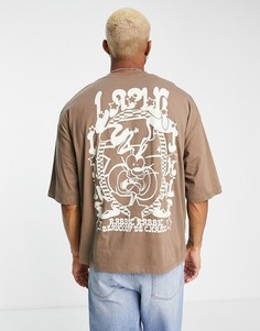 Коричневая футболка в стиле oversized с принтом персонажей мультфильма на спинке ASOS DESIGN-Коричневый цвет