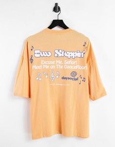 Персиковая oversized-футболка с логотипом и принтом в виде приглашения на танцы ASOS Daysocial-Оранжевый цвет