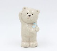 Декоративная фигурка Мишка с голубой бутылочкойиз фарфора арт.76831 Феникс-Презент