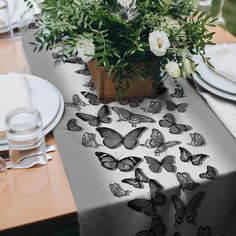 Дорожка на стол из рогожки "Всё себе" Полет мотылька 50х145