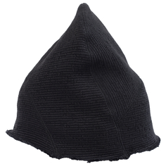 Черная шапка с фигурными швами THE Viridi Anne