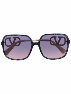 Valentino Eyewear массивные солнцезащитные очки с логотипом VLogo Signature