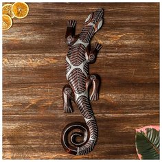 Панно дерево "Геккон" 50х13х1 см 1062939 Сима ленд