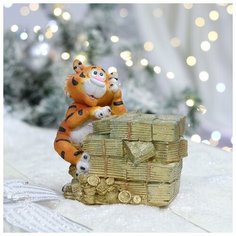 Керамика ручной работы Копилка "Тигр с деньгами", символ года 2022, разноцветная, керамика, 16 см