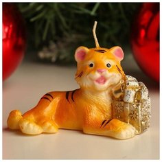 Дарим Красиво Свеча новогодняя декоративная "Тигр с подарком", 9,2х5,8х5,4 см, микс