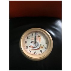 Часы настенные круглые, размер 225/161, квадратные размер 205/160 Vega